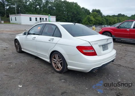2014 Mercedes-Benz C 300 Sport 4Matic из США, поврежденный, VIN WDDGF8AB3ER319087